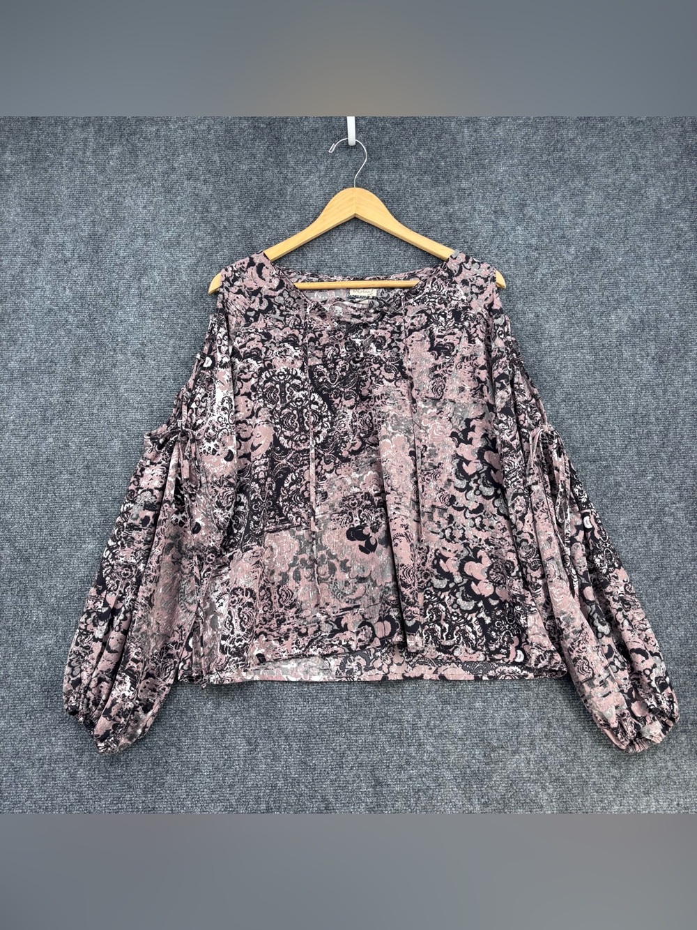 Ethereal Purple & Gray Print Cold Shoulder Top Women’s M Boho Festival Romantic
